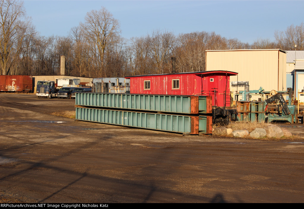 Reid Machinery 25 Tonner & Caboose